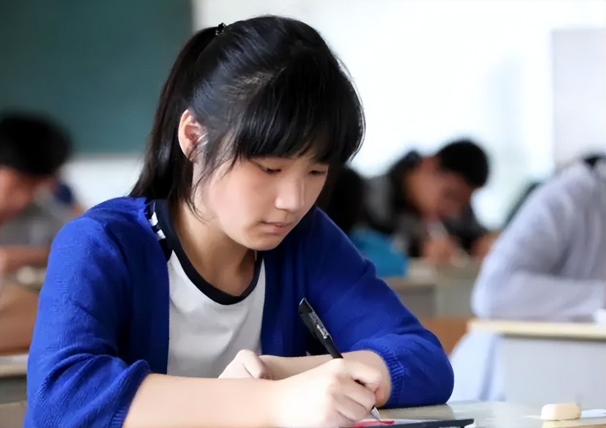 河南中医药大学女生学中医有前途吗