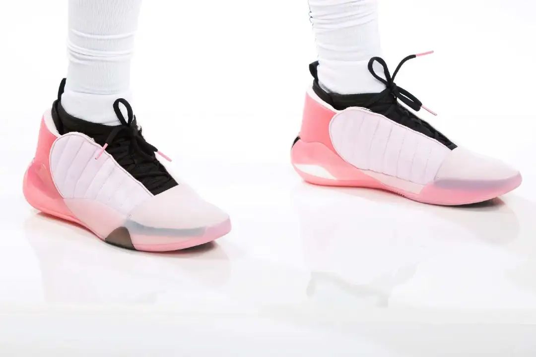 nba球鞋的牌子有哪些（NBA新赛季媒体日球鞋全盘点-眼花缭乱，惊喜不断）