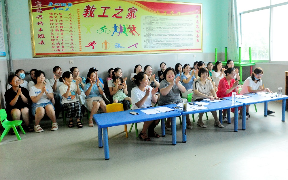 弹唱展风采，琴声促成长——淅川县实验幼儿园教师弹唱比赛活动