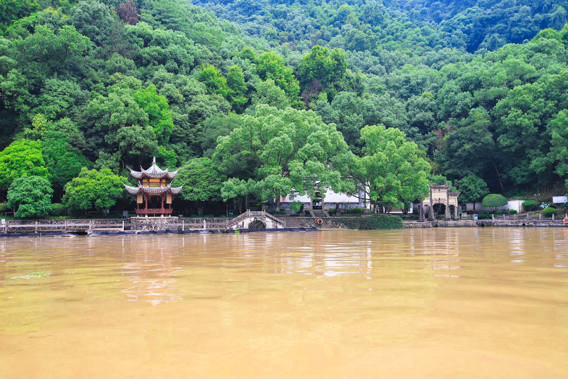 浙江晚上哪里好玩(桐庐两天一晚游攻略：带你走进真实的富春山居图，感受奇山异水)