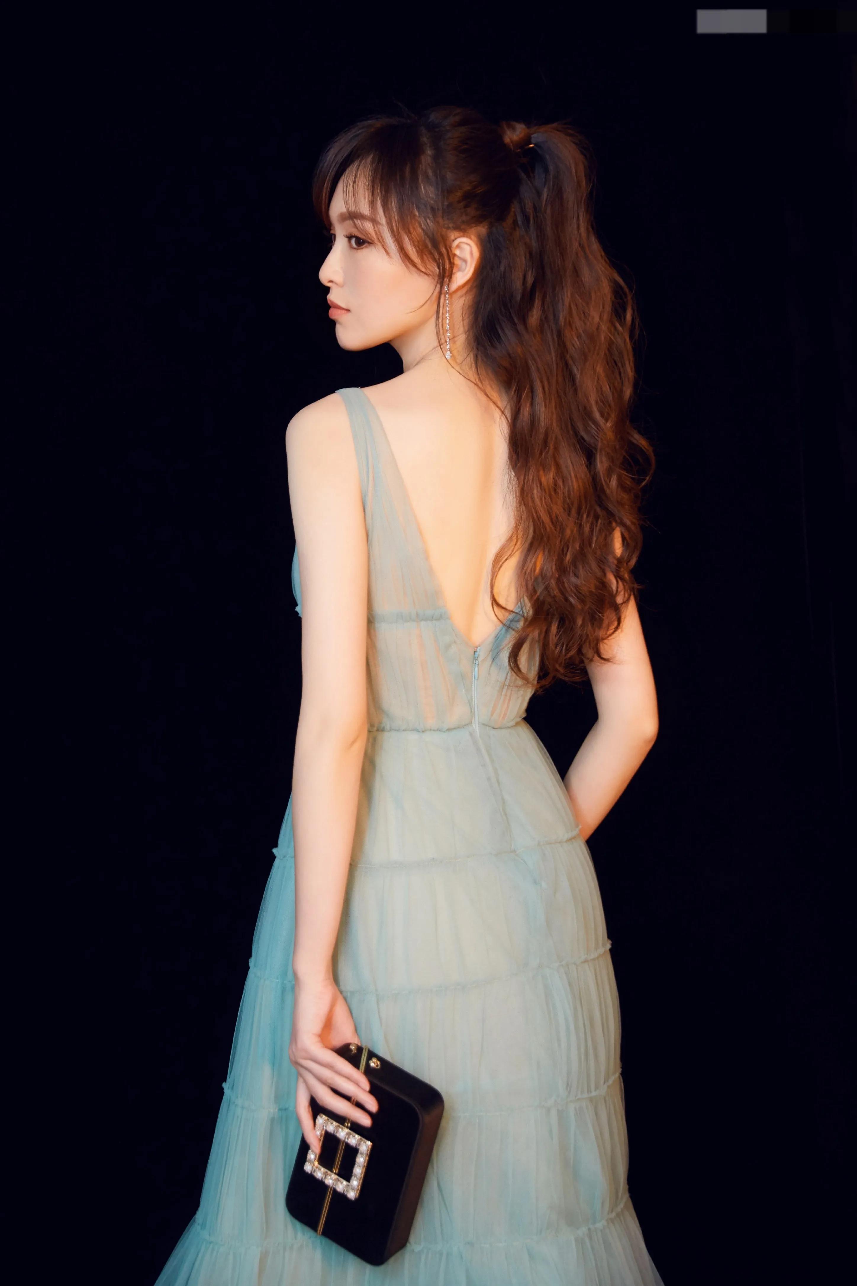 唐嫣蓝色礼服，好清纯