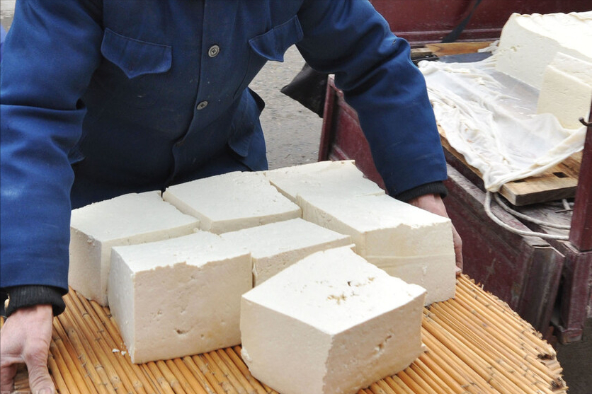 一把黄豆半碗醋，教你自制豆腐，方法简单易上手，鲜美香嫩无添加