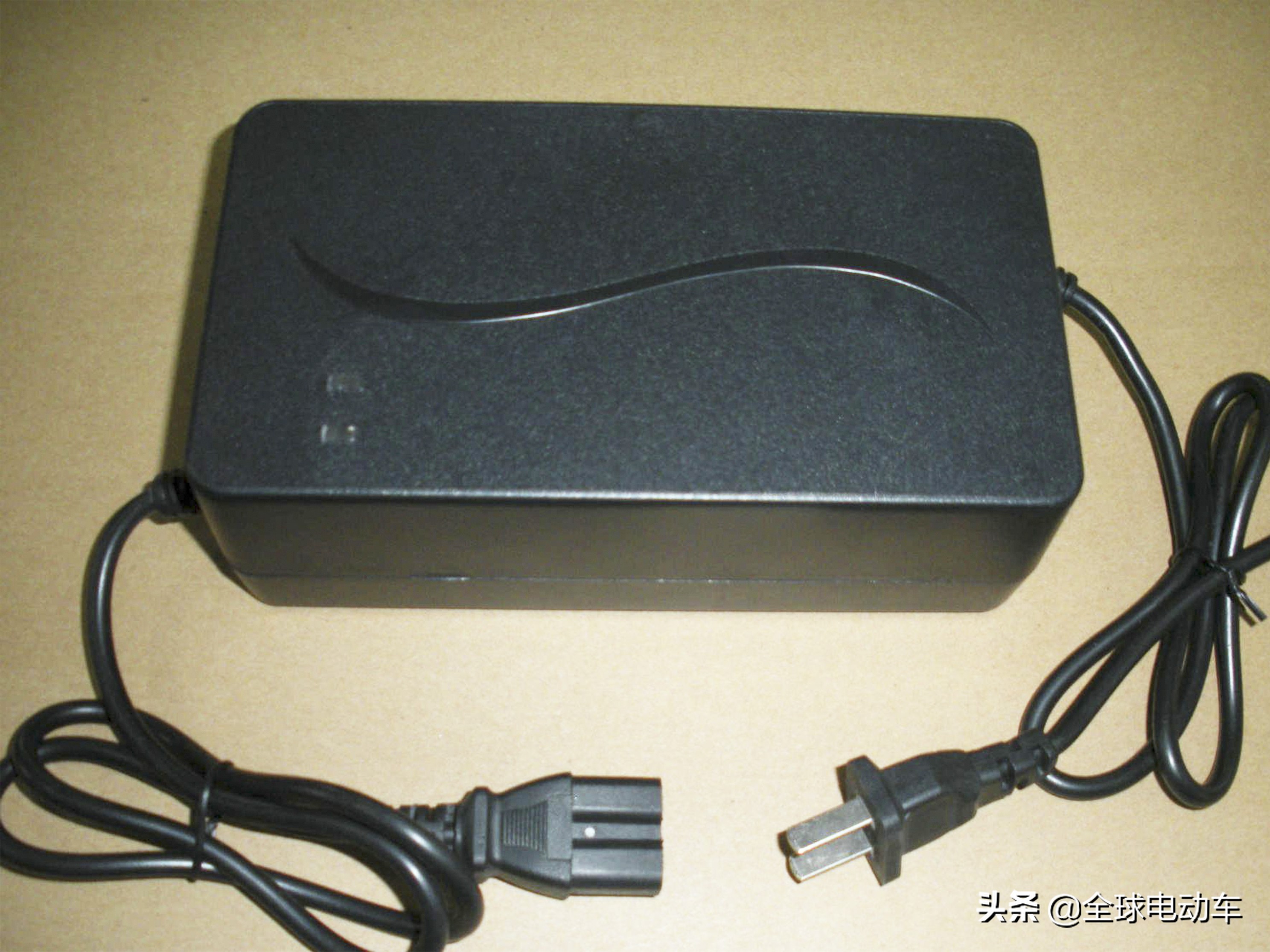 电动车充电器变绿灯后，还要继续充电吗？充多久为好？一次说清楚