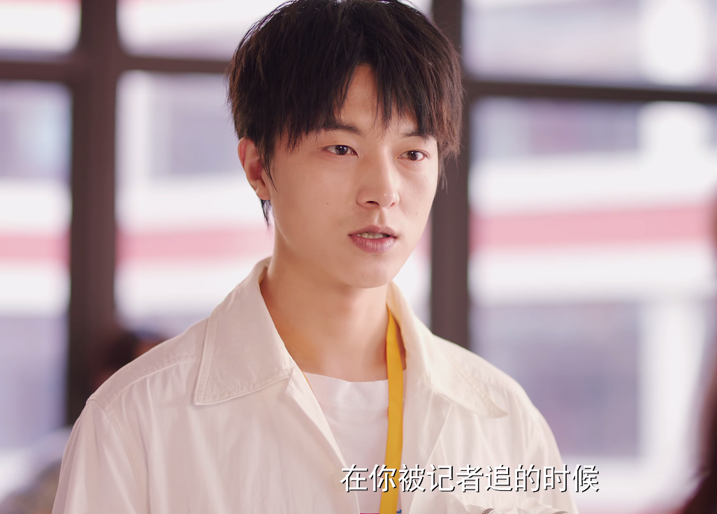 《星河璀璨的我们》更6集，全程刷屏，笑出腹肌，这部剧凭什么？