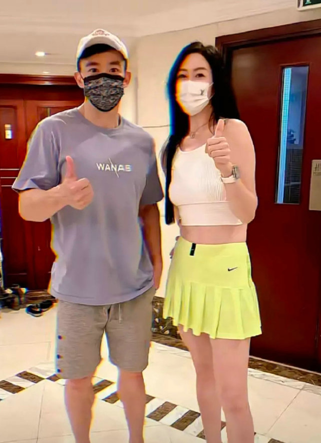 刘畊宏楼下邻居发声，不会被吵到，楼下美艳女邻居火了