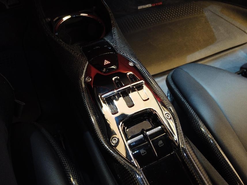 车界颜值天花板搭插电式混动系统法拉利296 GTB全新时代开启