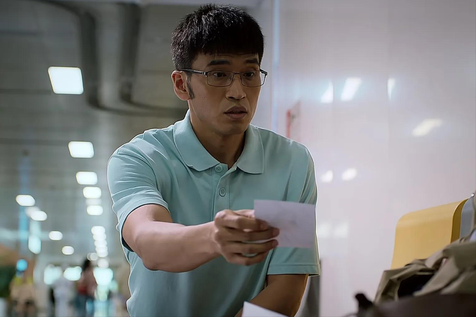 《庭外》：丈夫当傀儡，律师是凶手，国产政律剧，一集就上头