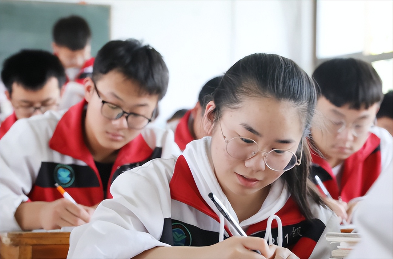 2022年高考多少分才可以上“本科”？班主任坦言：至少达到这个数