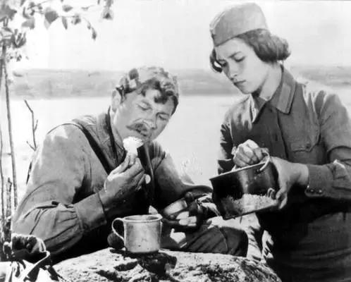 世界电影（0094）苏联电影《这里的黎明静悄悄》（1971）剧照欣赏