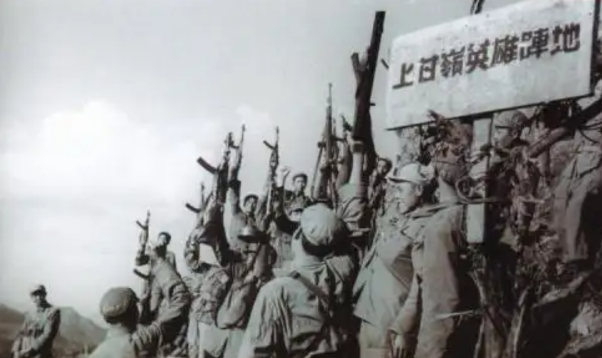 1988年邓公决定恢复军衔制，却下令：取消元帅和大将军衔！为啥？