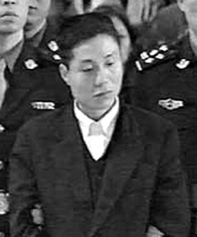 “中國第一悍匪”張君，6年殺26人劫財600萬，5個情婦4個被判死刑