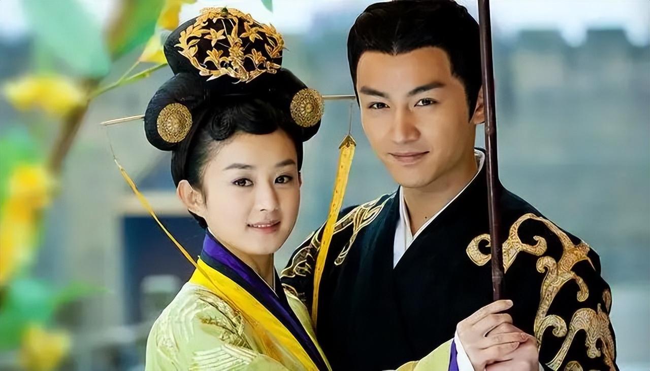 比如陈晓当时就会经常在自己的微博上面更新拍摄《陆贞传奇》时自己的