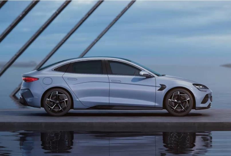 停产燃油车，专注新能源，新规划下的比亚迪海豹到底有多“香”？