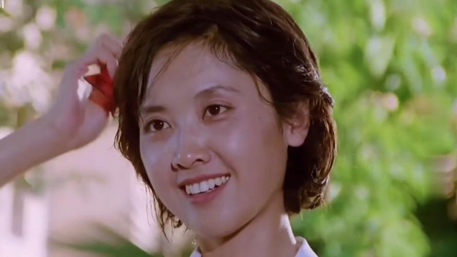 见71岁刘晓庆老去的模样,才发现:八十年代大陆第一美女名不虚传