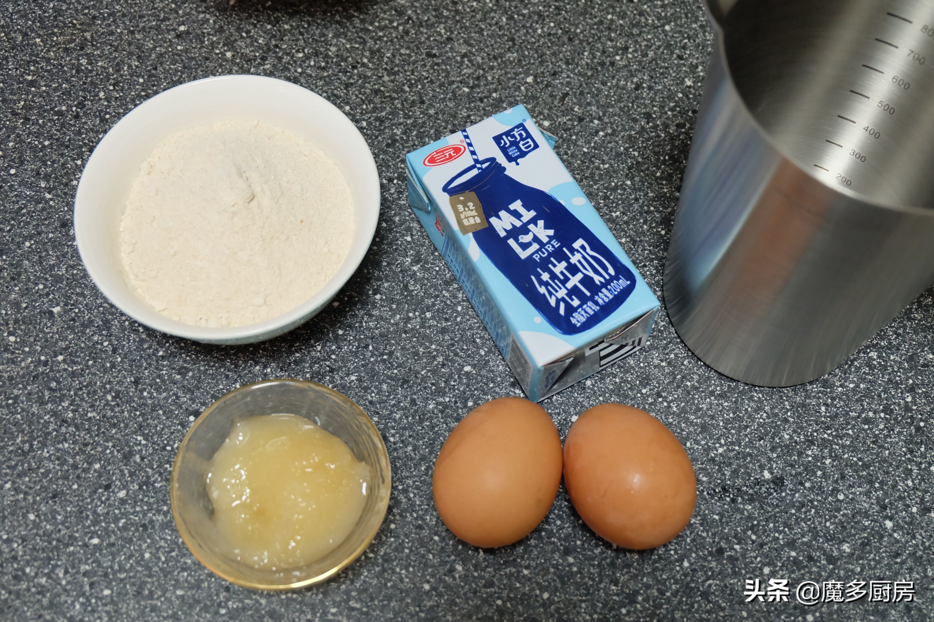 鸡蛋松饼最简单的教程（2个鸡蛋1碗面粉轻松做松饼）