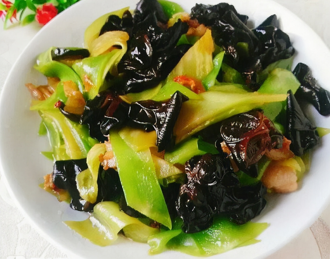 炒木耳時“噼里啪啦”爆？教你這一招，不炸鍋不濺油，清脆又爽口