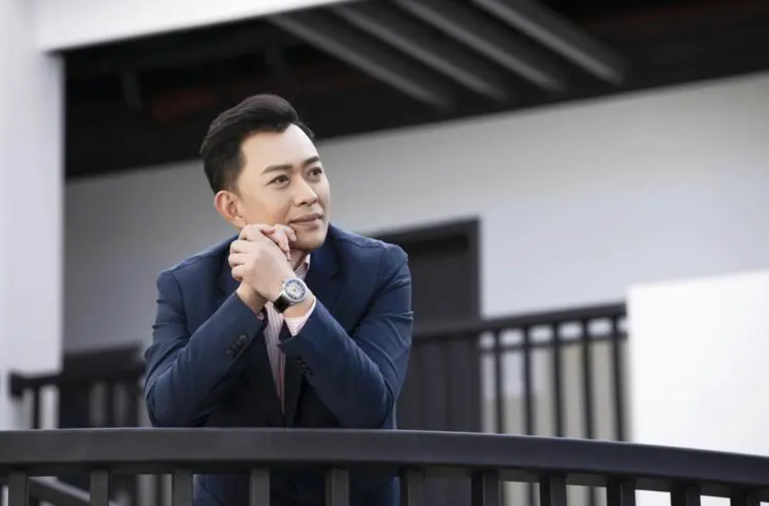 演员黄海冰:不接受前妻丁克,转身娶小12岁**,婚后连生两子-蘑菇号