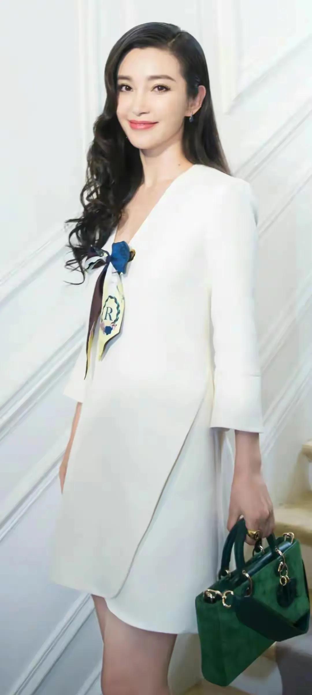 李冰冰：温文尔雅，明艳动人