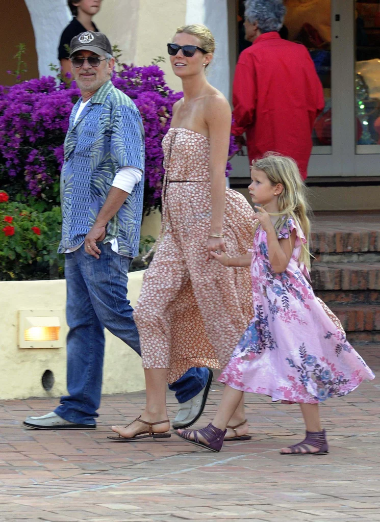 没长残！好莱坞神颜星二代近照曝光，网友惊呼认不出：长这么大了