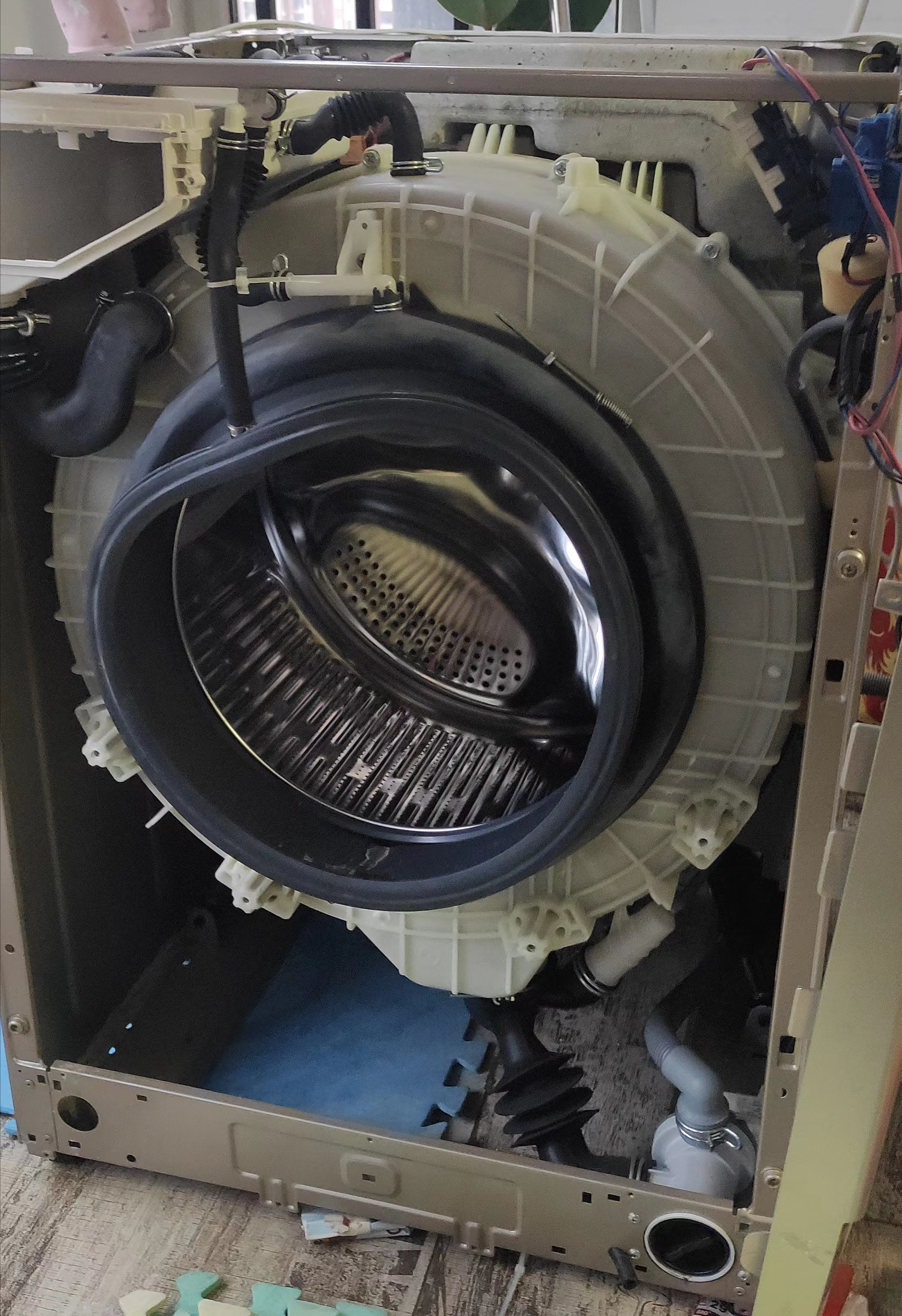 海尔滚筒洗衣机 清洗 更换轴承 更换三角架新手全过程