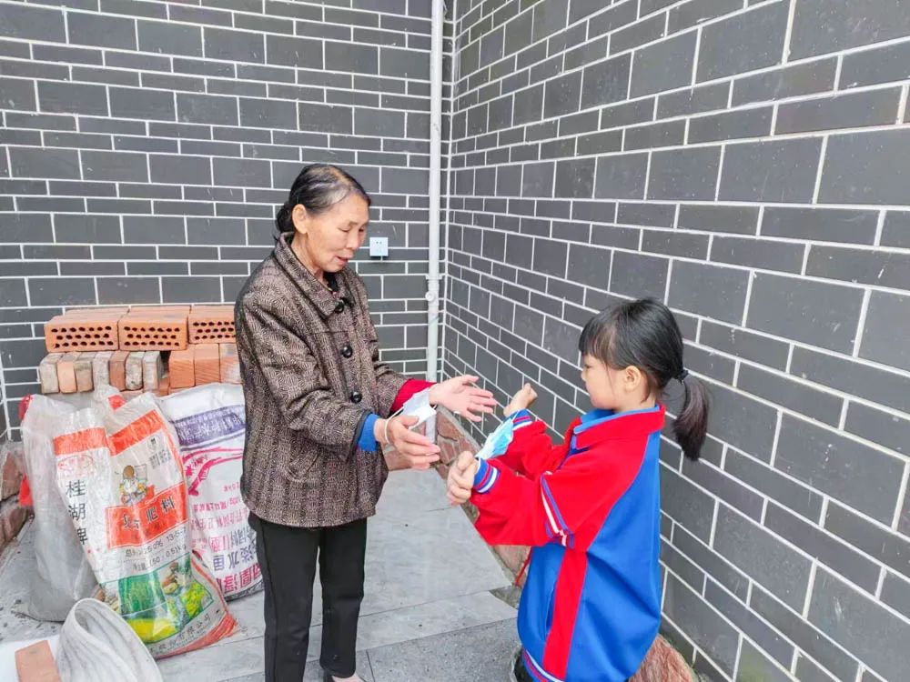 垃圾分类“罩”样精彩｜金桥小学加强对师生进行垃圾分类宣传教育