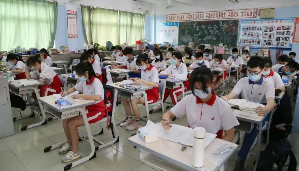 放假通知！陕西省各大中小学暑假时间敲定，家长们满面愁容