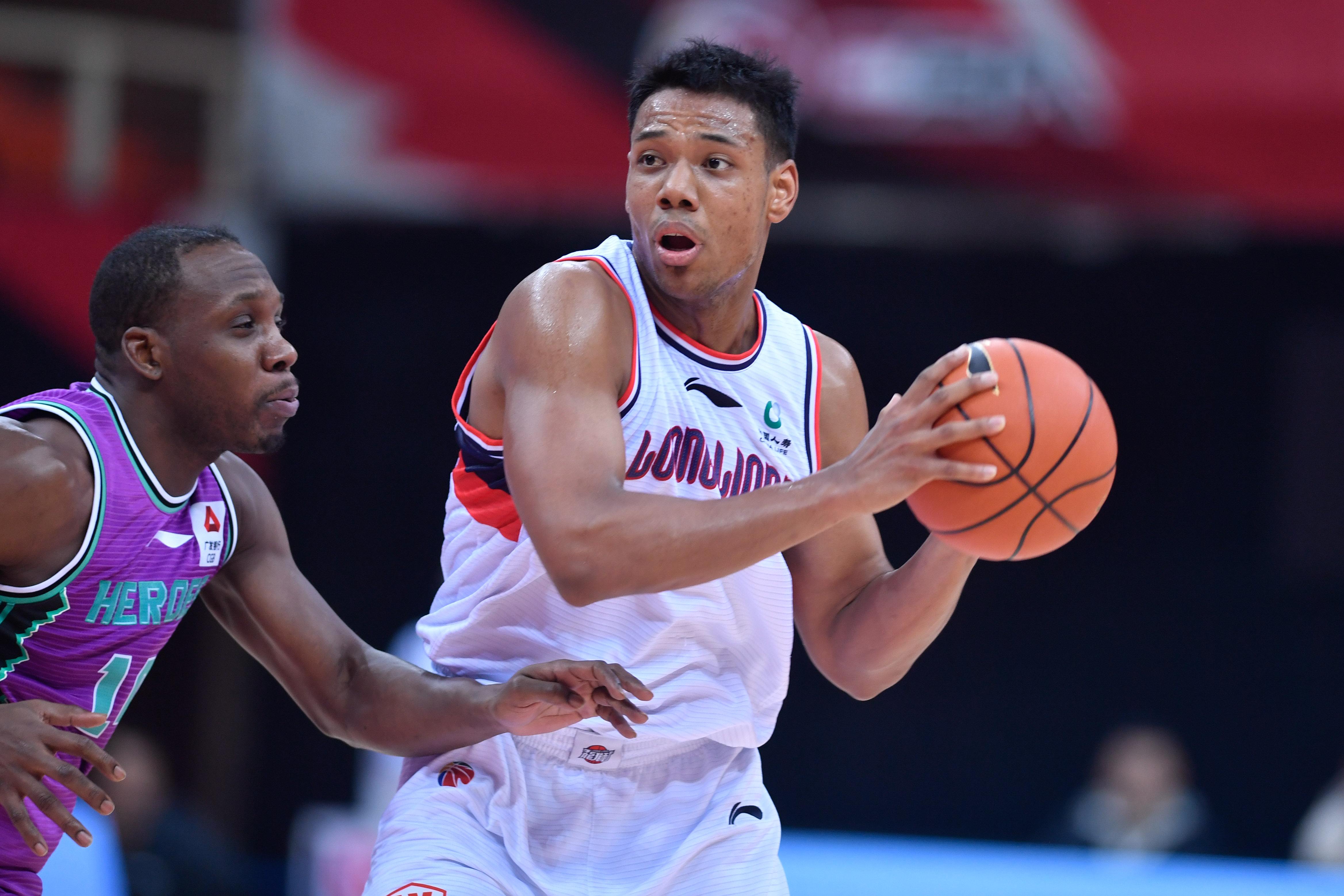 祝铭震CBA选秀（男篮国家队首位混血球员祝铭震，最佳3D球员，表现出色未来可期）