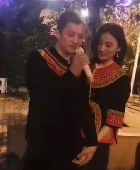 李亚鹏的老婆(恭喜！李亚鹏宣布结婚生子，晒出跟妻子海哈金喜合影，甜蜜告白)