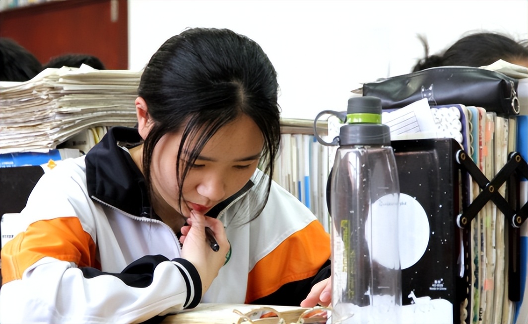 高考生将迎来变化，2022年高考时间公布，部分考生甚至要考4天