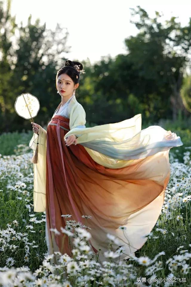 林允花间古装大片 轻纱摇曳好似仙女下凡