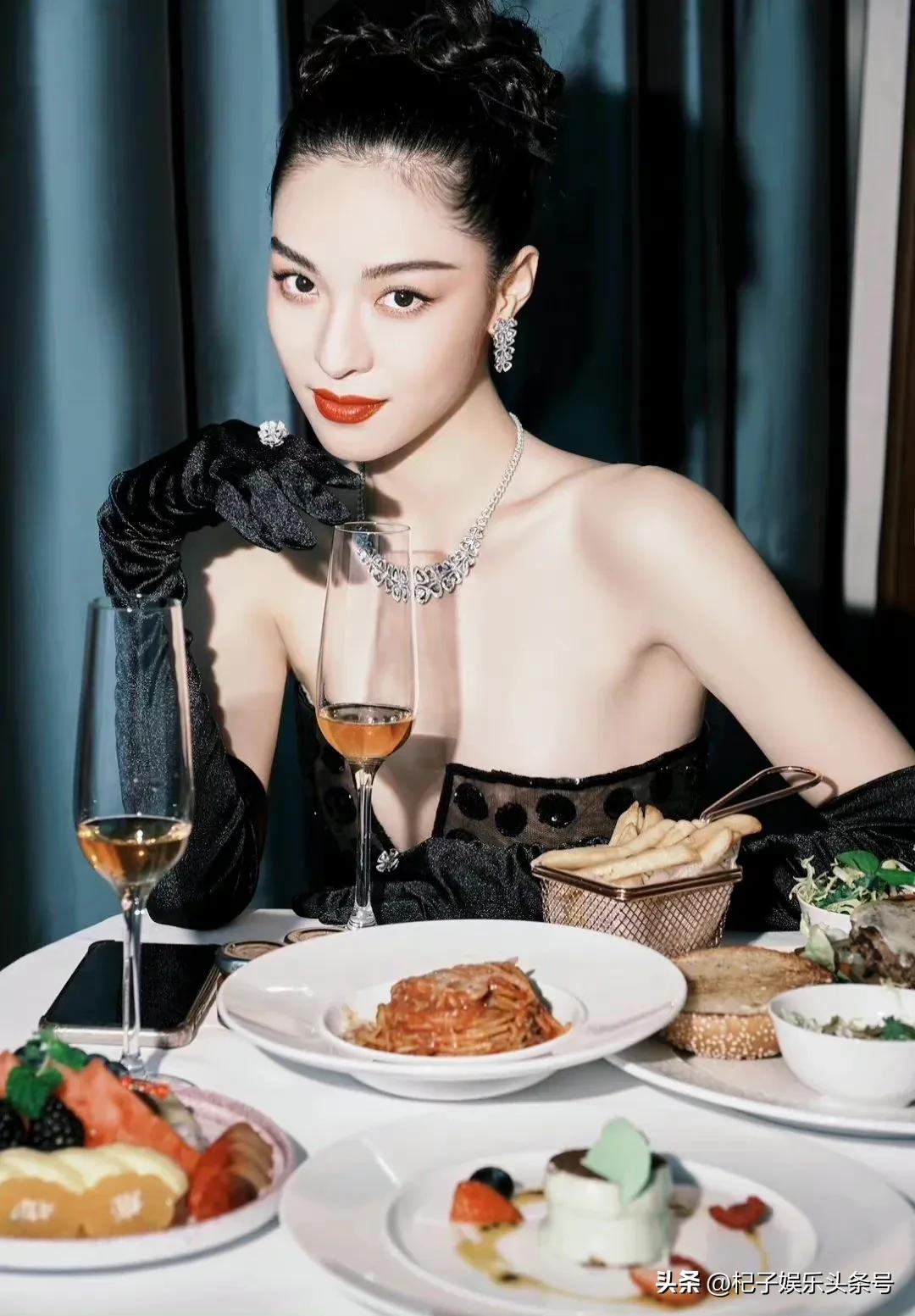 孟子义赫本造型来袭，对比鞠婧祎、钟楚曦的赫本造型，差别出来了