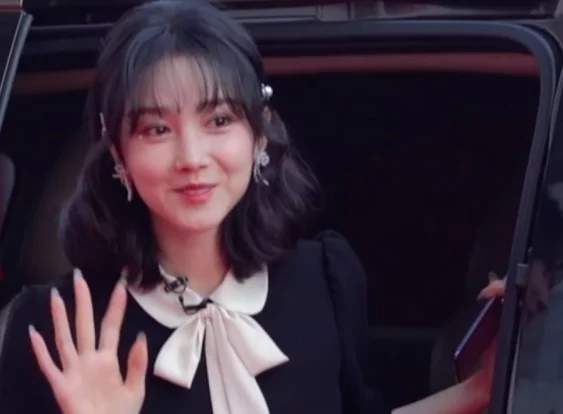 瘦到病态,动脸成瘾,切胃、剪肠齐上阵,内娱的畸形审美真可怕