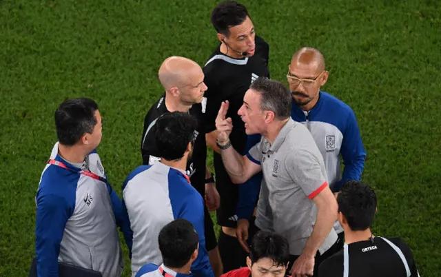 意大利韩国足球事件（红牌、围攻裁判，一哭二闹三上吊，韩国人还真把卡塔尔当本土了）