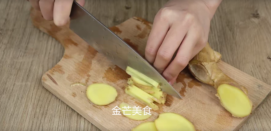 葱根是个宝，用开水煮一煮，原来作用这么厉害，不要再扔掉了