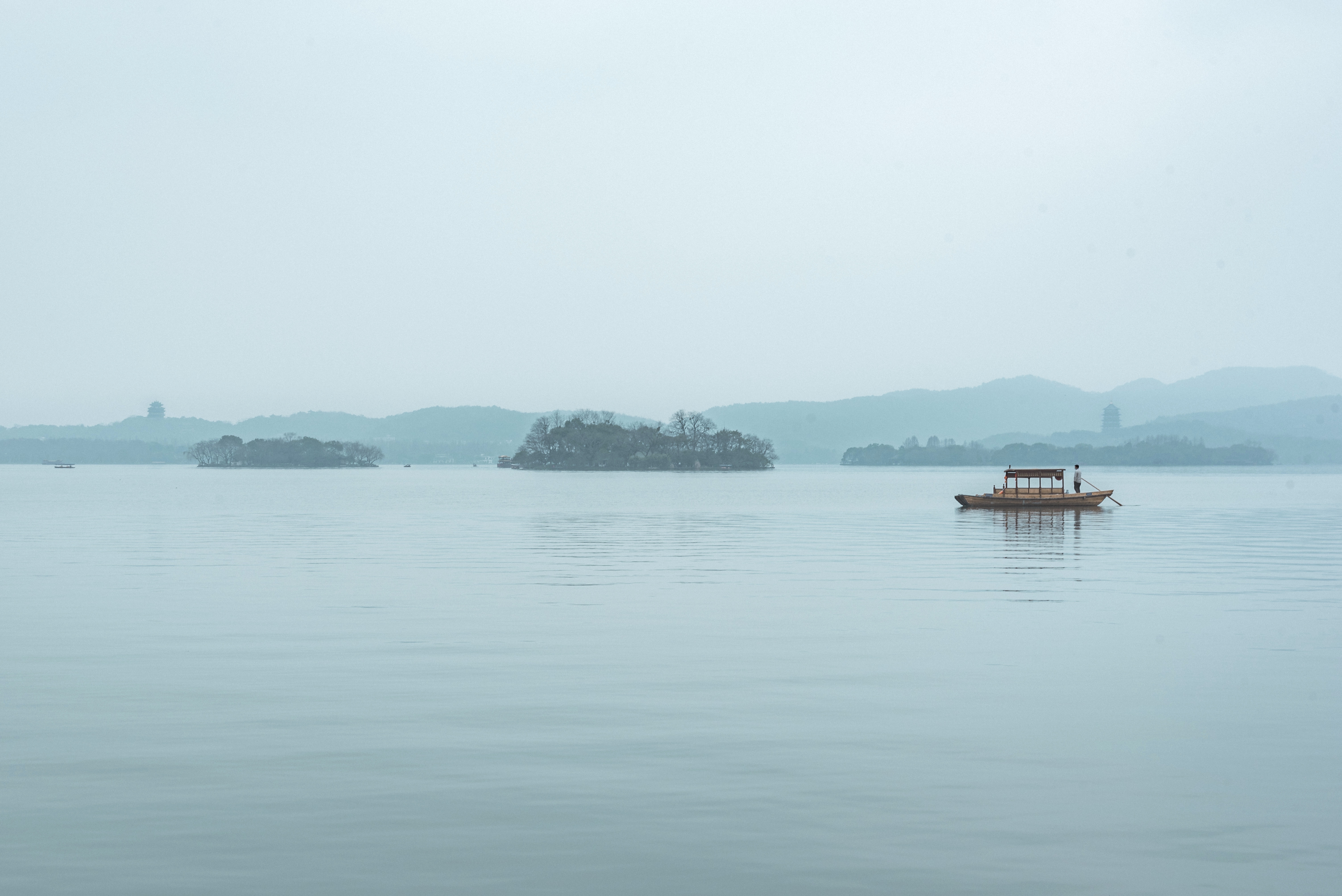 从旅游美学角度鉴赏旅游景点(杭州的心脏，西湖，中华审美典范是如何形成的)