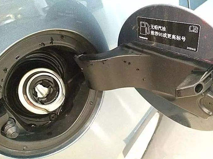 加95号汽油的汽车，换成92号汽油会有啥变化？开半年就知道了