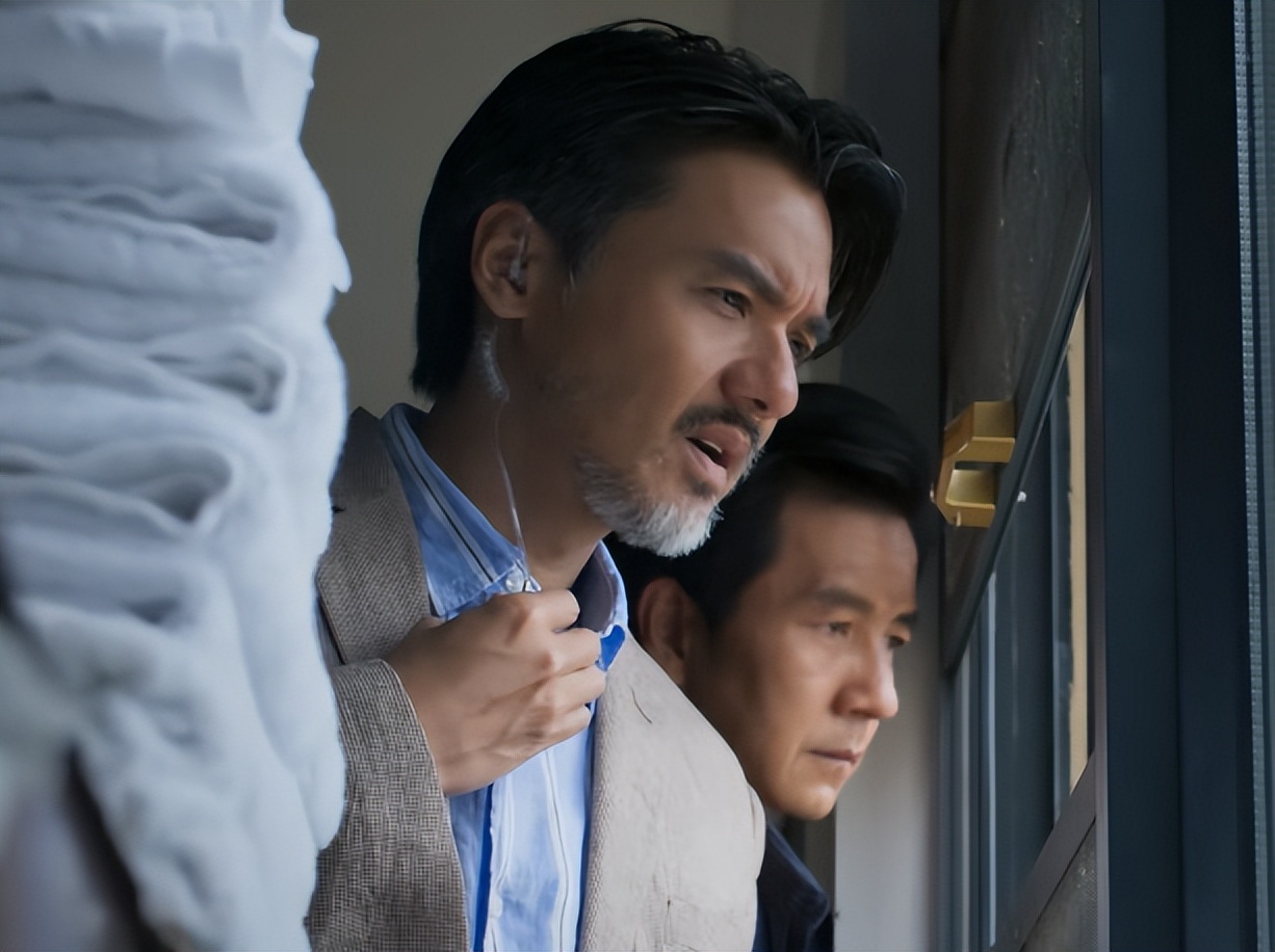 暗夜行者:李易峰的脸,冯德伦的皱纹,打了多少滤镜男明星的脸