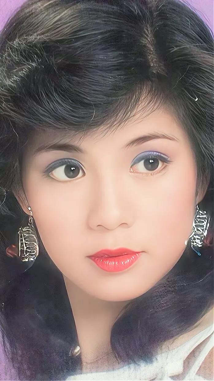请欣赏20位女明星的唯美高清美图