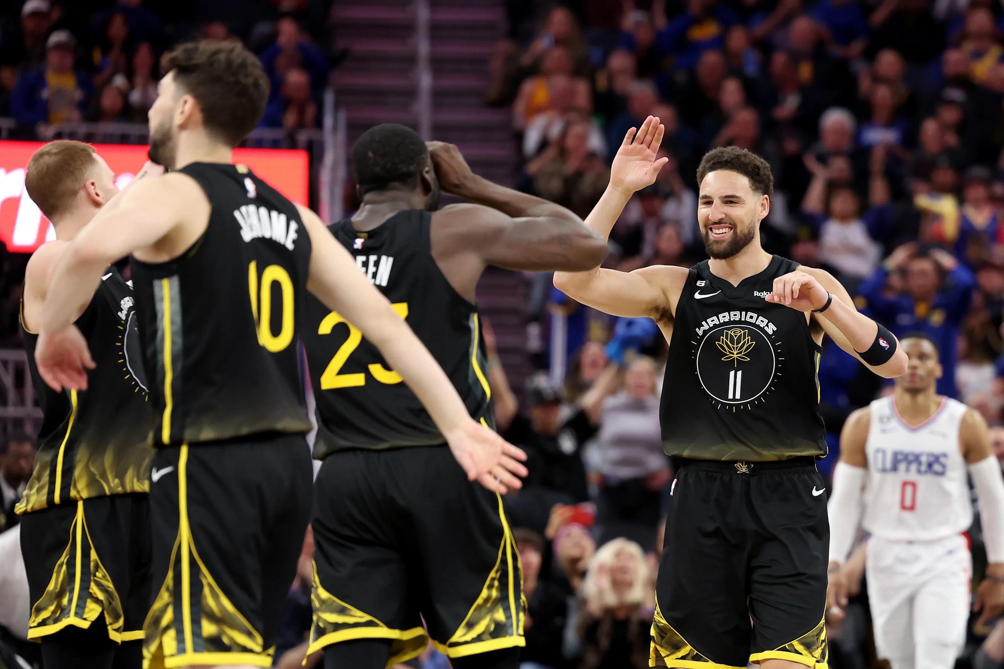 nba哪些隊比較厲害（NBA官方實力榜：雄鹿掘金綠軍前三 勇士升第10快船第12湖人第19）