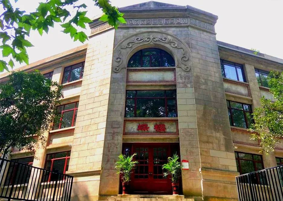 毛主席亲临视察！湖北这所高校：从“中国最美”走向“世界第一”，霸气十足！