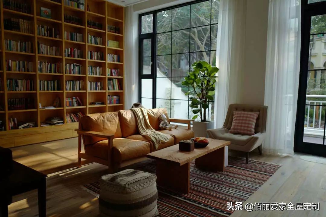 把书房装在客厅，原来这么有情调