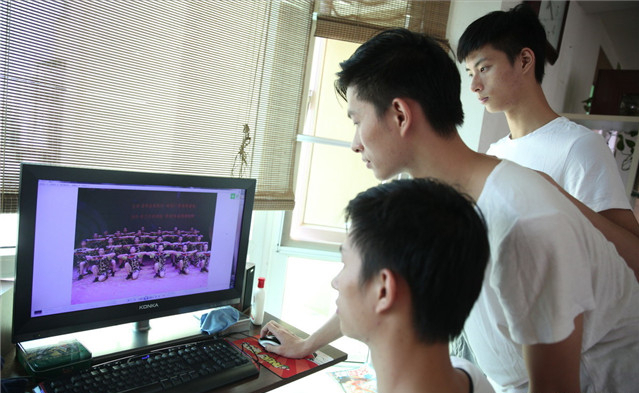 不靠颜值靠实力的三胞胎兄弟，原来学舞蹈，现在成了军营男子汉