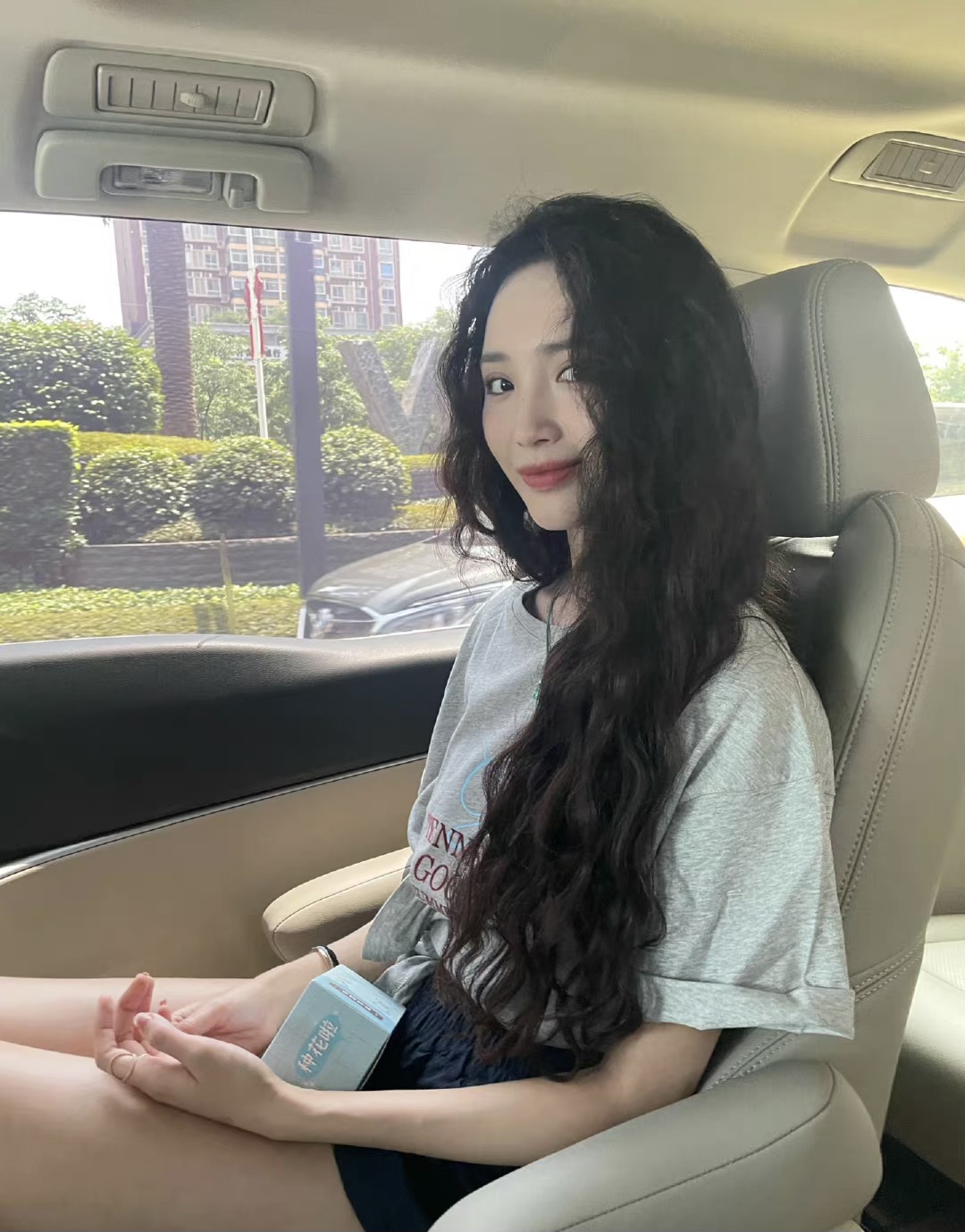 浪姐带火的这个超美“自然卷”长发，在家做就行，4点教你get同款