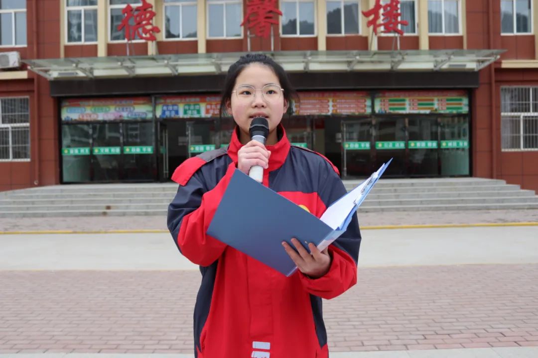 “杜绝校园欺凌 共建和谐校园”主题升旗仪式