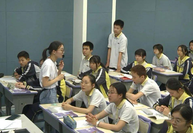 上海小学生“穿一套房”在身上，光鞋就81万，家长：离他远点