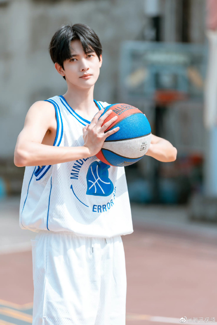 7.17美图：秦岚 任豪 肖战 檀健次 罗云熙 龚俊 张予曦 唐嫣 李易峰 王俊凯