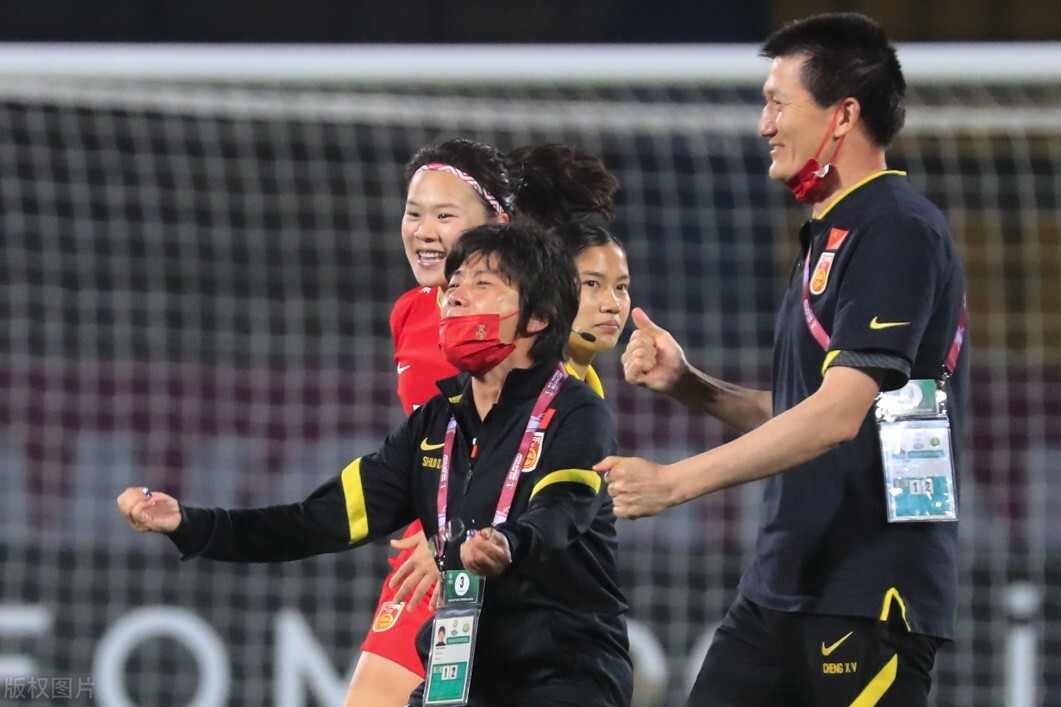 足协正式官宣！中国女足13人留洋，水庆霞发声鼓舞人心，球迷激动