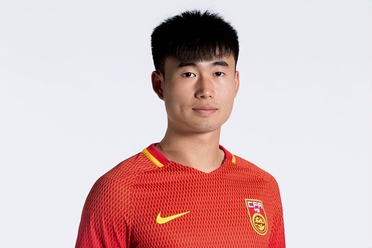 不过,考虑到他有中场万金油特质以及中国足球处于中场人才的青黄不接