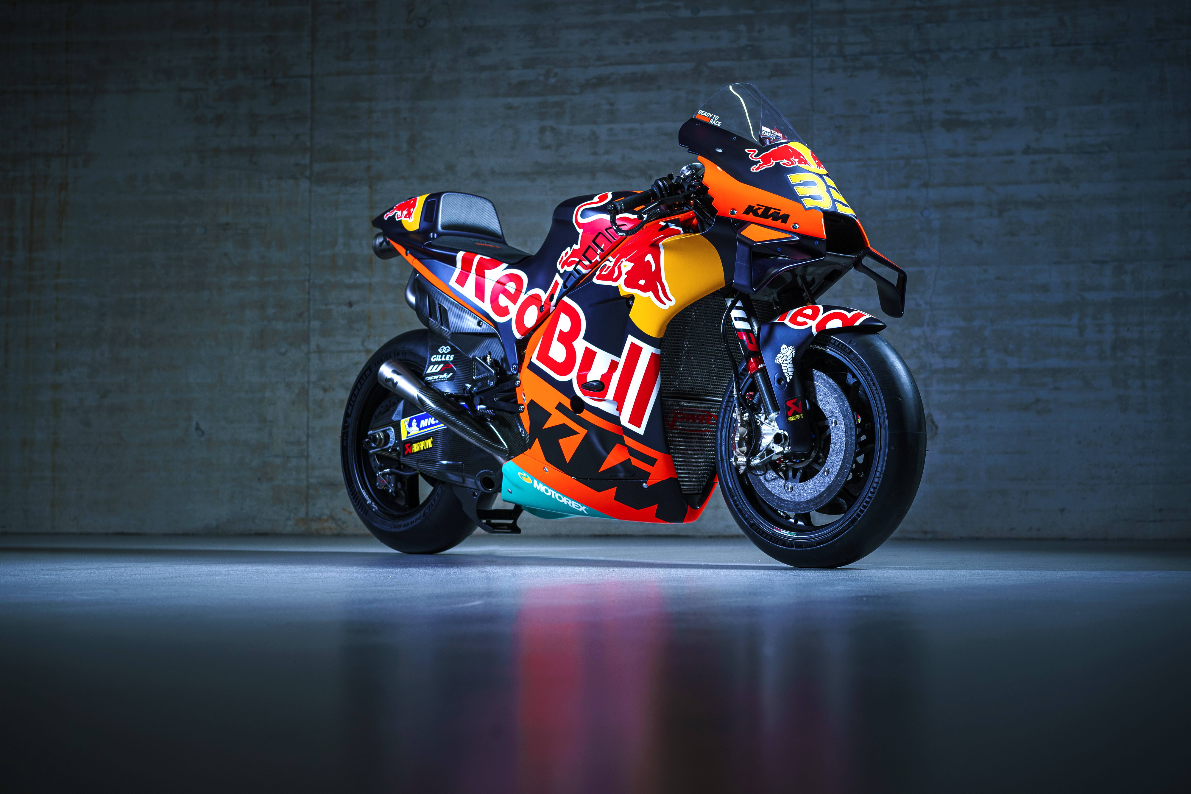 赛车rc比赛(MotoGP 2022：KTM MotoGP 红牛车队的 RC16 赛车)