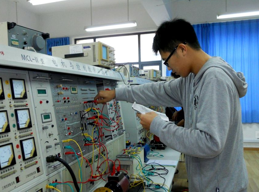 大学生专业“赚钱能力”排名，软件工程月入过万，数学仅排第九